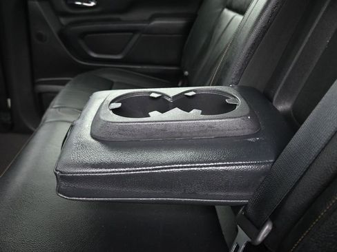 Used 2019 Nissan Titan SL w/ Midnight Edition image 36