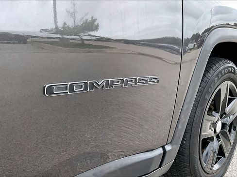 Used 2022 Jeep Compass Latitude FWD image 10