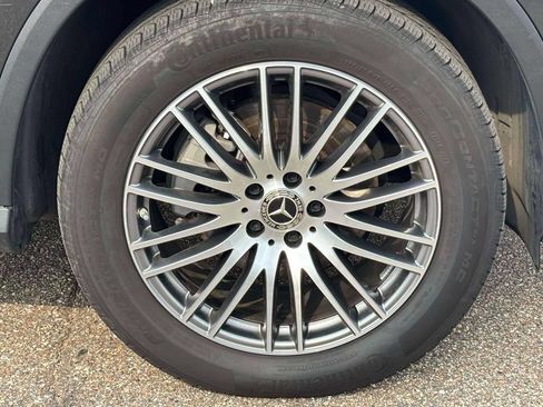 Used 2025 Mercedes-Benz GLC 300 4MATIC image 29