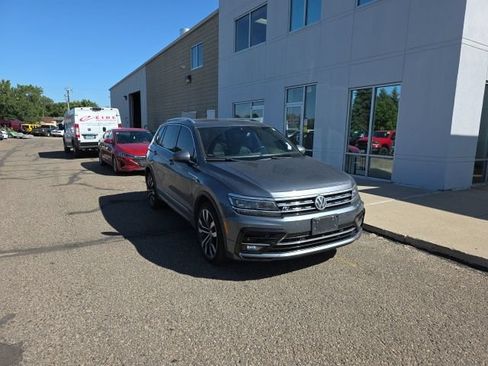 Used 2019 Volkswagen Tiguan SEL Premium R-Line AWD/4WD image 3