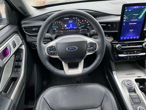 Used 2023 Ford Explorer Limited w/ Limited Technology Package AWD/4WD image 15