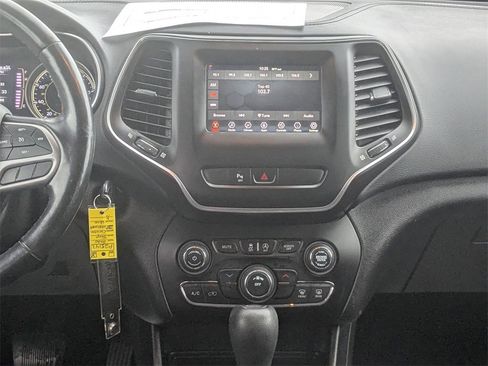 Used 2020 Jeep Cherokee Latitude w/ Cold Weather Group image 26