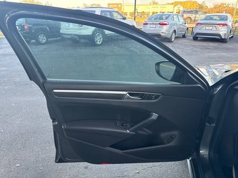 Used 2017 Volkswagen Passat 1.8T SE FWD image 9