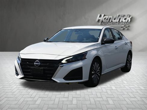 Used 2025 Nissan Altima 2.5 SV FWD image 5