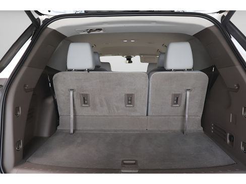 Used 2019 Chevrolet Traverse Premier w/ Driver Confidence II Package FWD image 29
