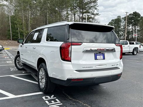 Used 2023 GMC Yukon XL SLT w/ SLT Premium Package image 6