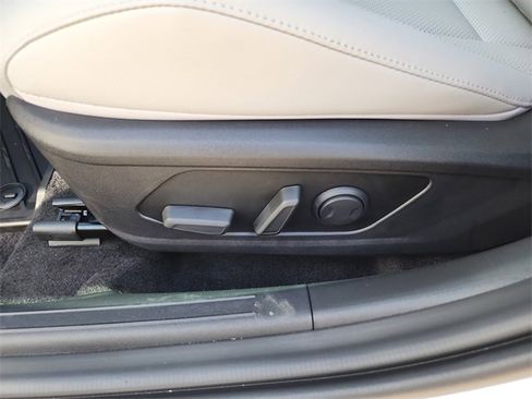 New 2025 Hyundai Elantra Limited image 17