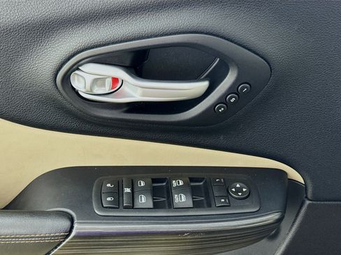 Used 2016 Jeep Cherokee Limited w/ Luxury Group image 21