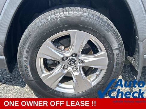 Used 2022 Toyota RAV4 XLE AWD/4WD image 9