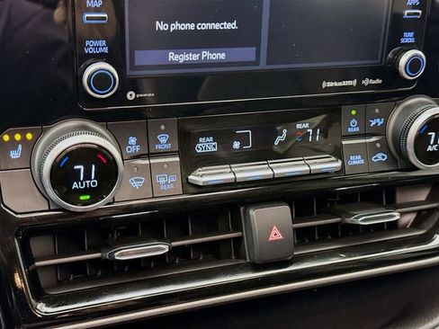 Used 2021 Toyota Highlander XLE image 15