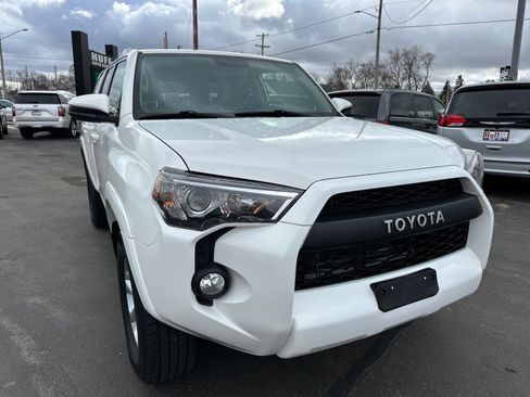 Used 2016 Toyota 4Runner SR5 image 4