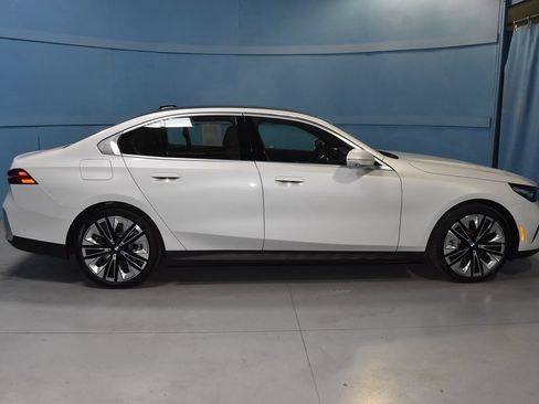 Used 2026 BMW 530i xDrive w/ Executive Package AWD/4WD image 16