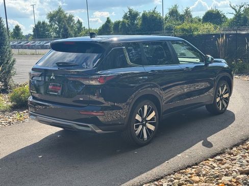 New 2025 Mitsubishi Outlander SE image 5