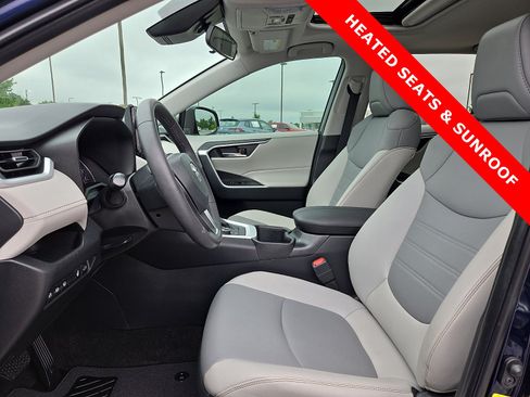 Used 2022 Toyota RAV4 XLE Premium AWD/4WD image 15