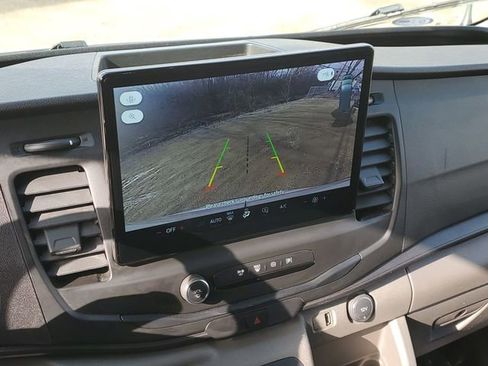 Used 2022 Ford E-Transit Medium Roof image 8