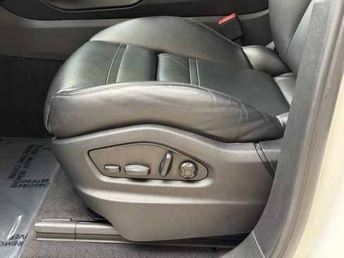 Used 2023 Porsche Cayenne AWD/4WD image 29