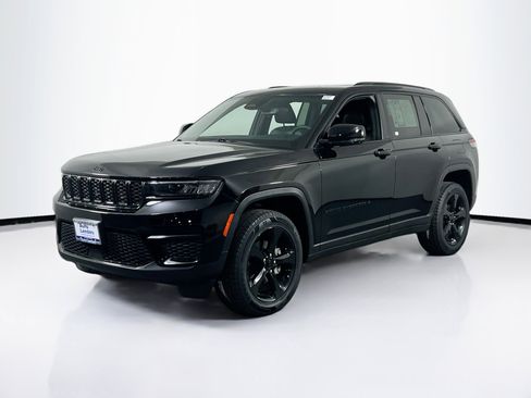 Used 2023 Jeep Grand Cherokee Altitude AWD/4WD image 1