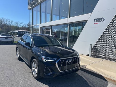 Used 2023 Audi Q3 2.0T Premium w/ Convenience Package image 2