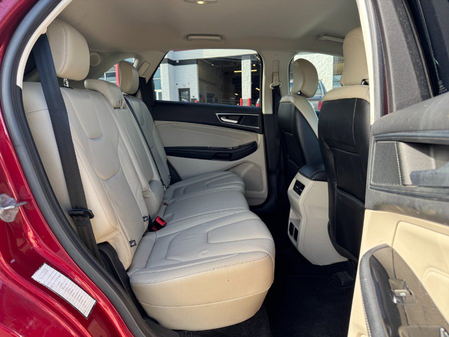 Used 2018 Ford Edge Titanium w/ Technology Package FWD image 18
