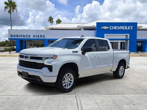 Used 2023 Chevrolet Silverado 1500 RST AWD/4WD image 2