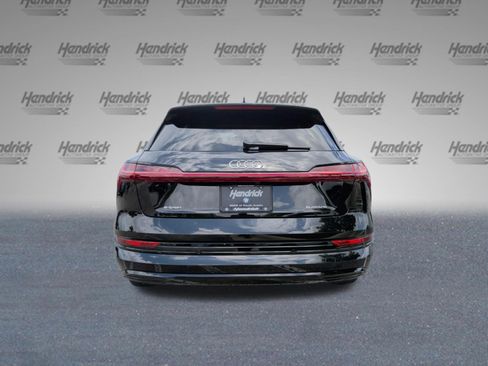 Used 2023 Audi e-tron Premium Plus w/ Premium Plus Package AWD/4WD image 8