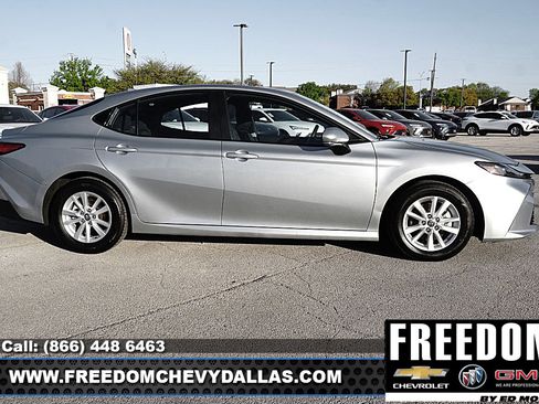 Used 2025 Toyota Camry LE image 37