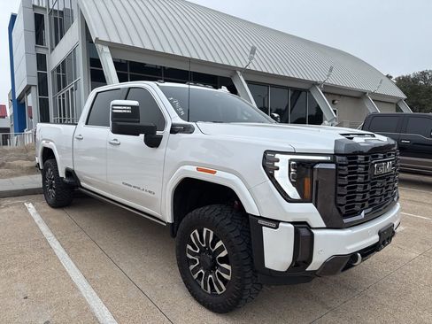 Used 2024 GMC Sierra 2500 Denali Ultimate image 3