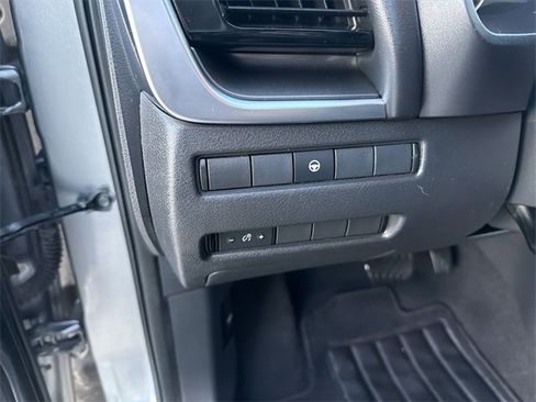 Used 2021 Nissan Rogue SV image 11