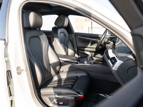 Used 2020 BMW 530i xDrive xDrive M Sport Line w/ M Sport Package image 17