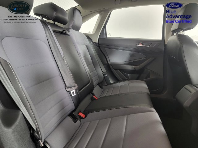 Used 2025 Volkswagen Jetta SE FWD image 19