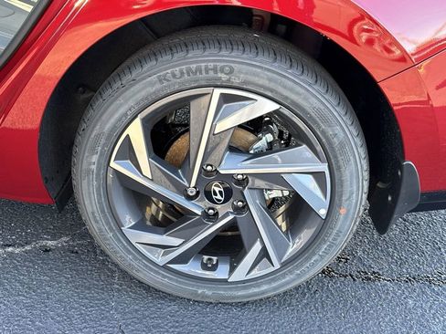 New 2025 Hyundai Elantra SEL FWD image 19