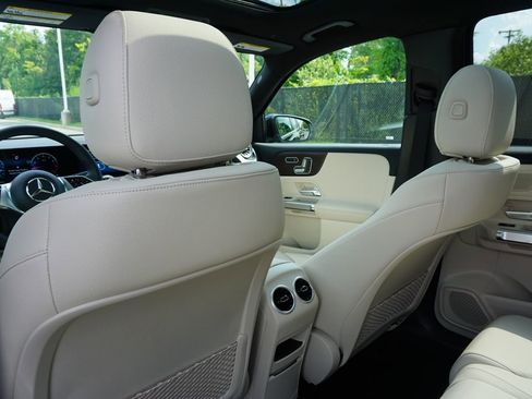 New 2025 Mercedes-Benz GLB 250 4MATIC image 15