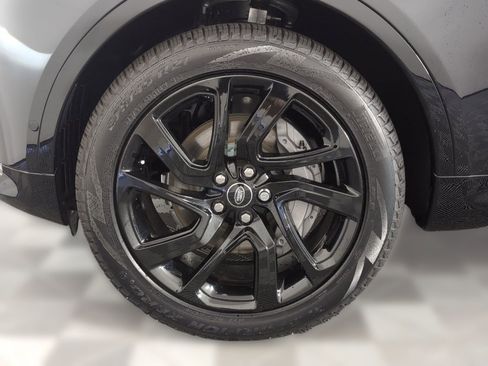 Used 2025 Land Rover Discovery Dynamic SE image 10