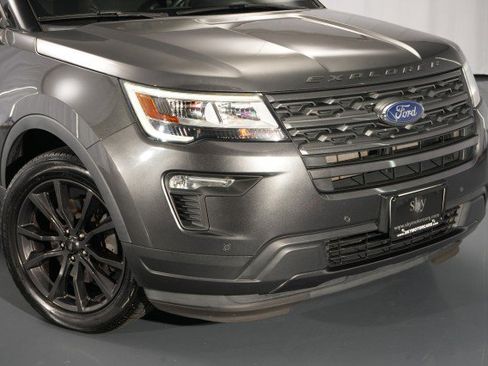 Used 2019 Ford Explorer XLT w/ Equipment Group 202A AWD/4WD image 9