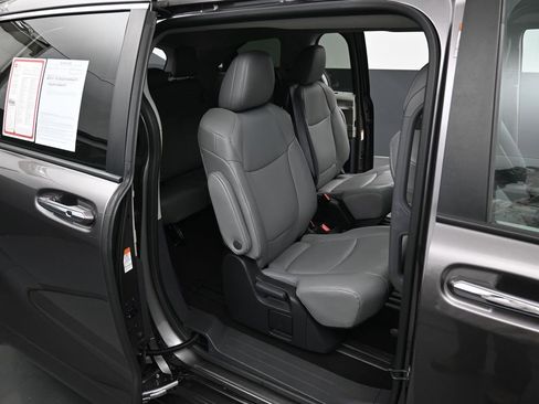 Certified 2024 Toyota Sienna XLE image 32