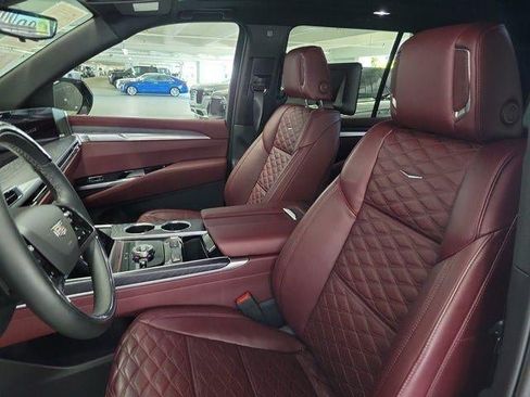 Certified 2025 Cadillac Escalade Premium Luxury RWD image 9