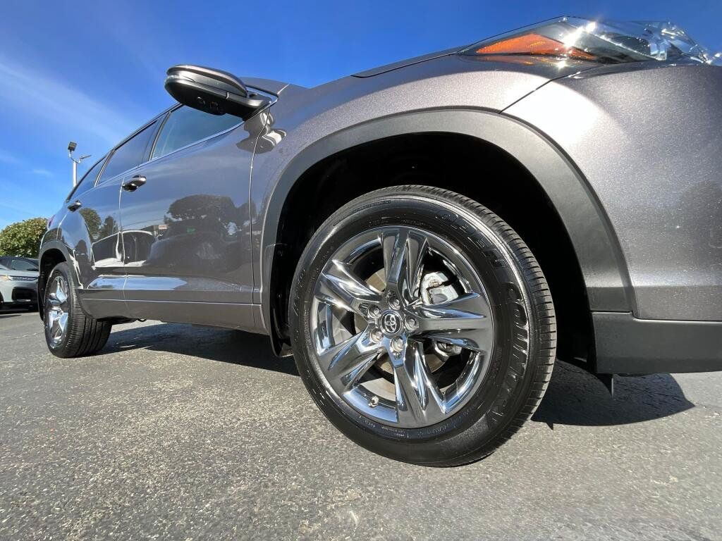 Used 2019 Toyota Highlander Limited Platinum AWD/4WD image 9