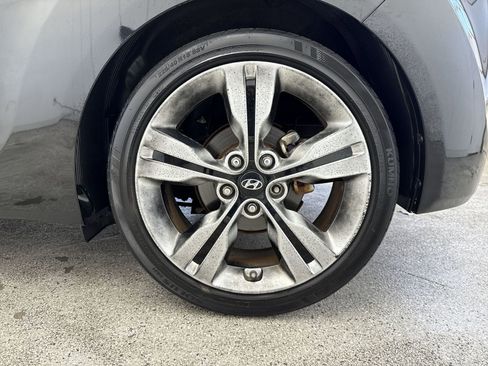 Used 2017 Hyundai Veloster Value Edition image 39