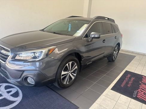 Used 2018 Subaru Outback 2.5i Limited AWD/4WD image 3
