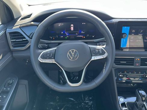 New 2025 Volkswagen Taos SE AWD/4WD image 11