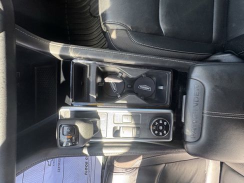 Used 2023 Nissan Pathfinder SL w/ Black Appearance Package image 24