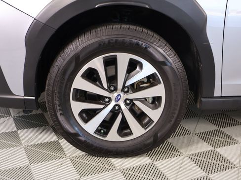 Used 2025 Subaru Outback Premium AWD/4WD image 18