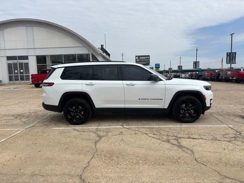 Used 2024 Jeep Grand Cherokee L Altitude AWD/4WD image 8