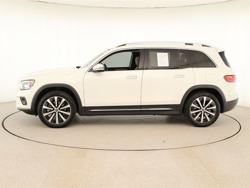 Used 2021 Mercedes-Benz GLB 250 image 2