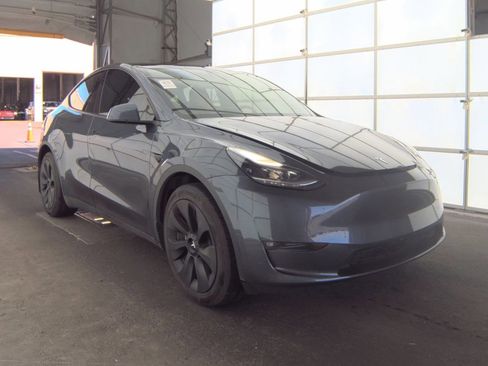 Used 2023 Tesla Model Y Long Range image 3