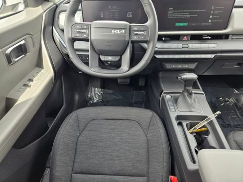 New 2027 Kia Seltos LX FWD image 9