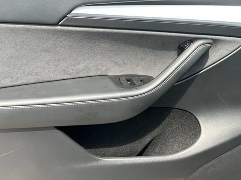 Used 2024 Tesla Model Y Long Range RWD image 8