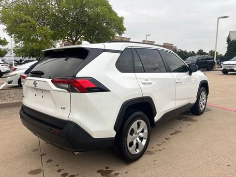 Used 2020 Toyota RAV4 LE FWD image 5