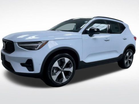 New 2026 Volvo XC40 B5 Plus w/ Protection Package Premier image 19