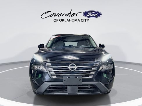 Used 2025 Nissan Rogue SV FWD image 3